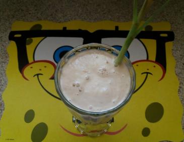 Buttermilch mit Banane und Kokos Buttermilch mit Banane und Kokos
