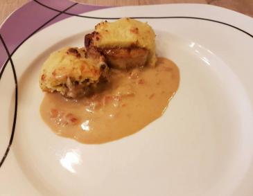 Schweinsmedaillons mit Polentakruste Schweinsmedaillons mit Polentakruste