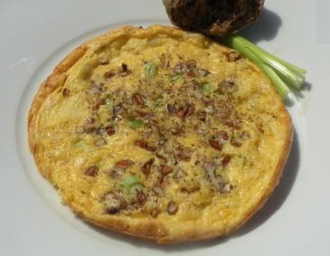 Frühlingszwiebelomelette mit Walnüssen Frühlingszwiebelomelette mit Walnüssen
