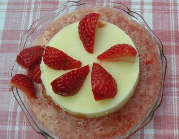 Milchpudding mit Erdbeeren Milchpudding mit Erdbeeren