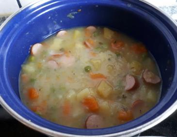 Gemüsesuppe mit Frankfurter Gemüsesuppe mit Frankfurter