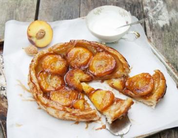 Einfache Tarte Tatin mit Pfirsichen Einfache Tarte Tatin mit Pfirsichen