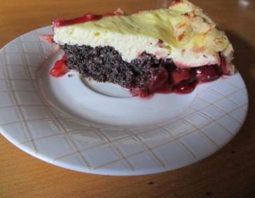 Käse-Mohn-Traum mit Kirschen Käse-Mohn-Traum mit Kirschen