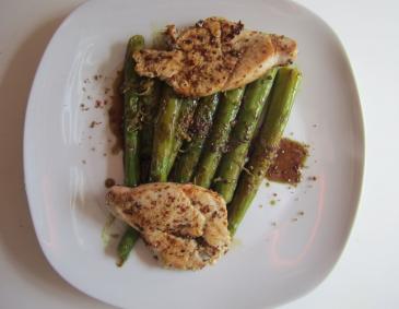 Marinierter Spargel mit Putenschnitzel natur Marinierter Spargel mit Putenschnitzel natur
