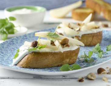 Birnen-Haselnuss-Crostini