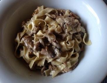 Bandnudeln mit Schwammerl-Schinken-Sauce Bandnudeln mit Schwammerl-Schinken-Sauce