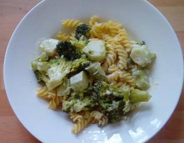 Spirelli auf Brokkoli-Feta-Soße Spirelli auf Brokkoli-Feta-Soße
