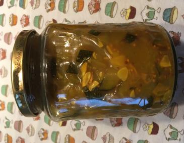 Eingelegte Zucchini mit Curry Eingelegte Zucchini mit Curry