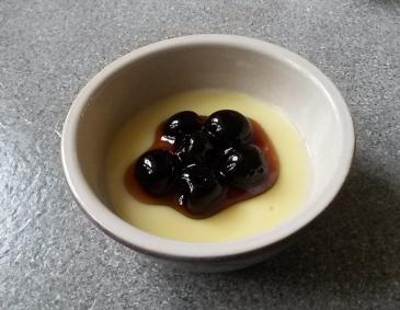 Vanillepudding mit Amarenakirschen Vanillepudding mit Amarenakirschen