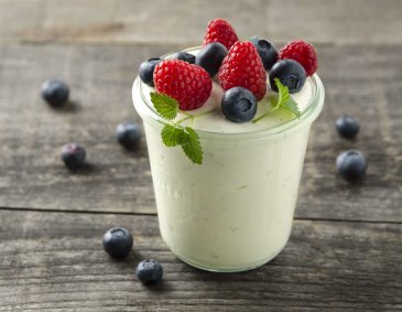 Topfen-Mascarponecreme mit Beeren Topfen-Mascarponecreme mit Beeren
