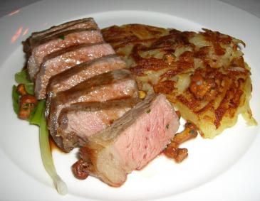 Frankfurter Beiried mit Rösti und zweierlei Gemüsen Frankfurter Beiried mit Rösti und zweierlei Gemüsen