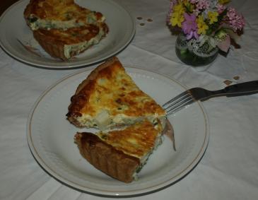 Spargelquiche mit Frühlingskräutern Spargelquiche mit Frühlingskräutern