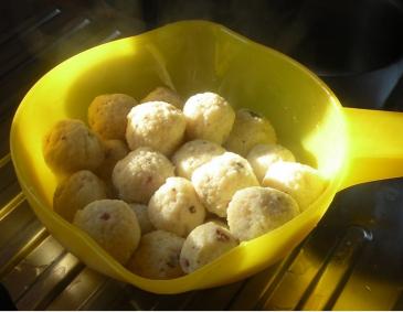 Speck-Grießknödel für die Suppe Speck-Grießknödel für die Suppe