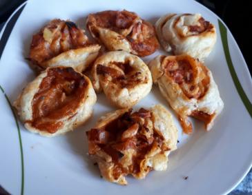 Pizzaschnecken aus Blätterteig Pizzaschnecken aus Blätterteig