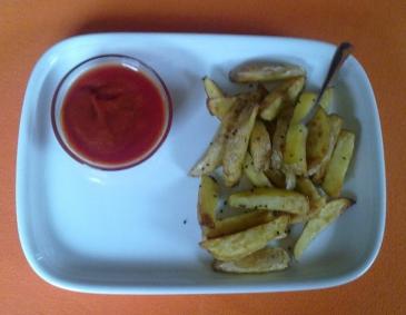 Kartoffelsticks mit Schwarzkümmel in der Heißluftfritteuse Kartoffelsticks mit Schwarzkümmel in der Heißluftfritteuse