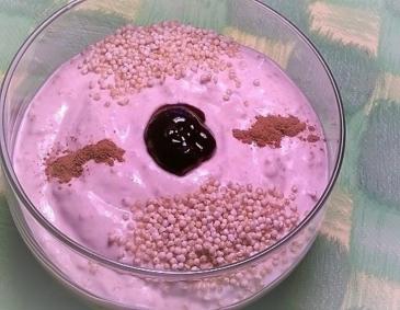 Zwetschken-Joghurt mit Amaranthpops Zwetschken-Joghurt mit Amaranthpops