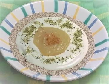Apfel-Pistazien-Joghurt mit Zwerghirsepops Apfel-Pistazien-Joghurt mit Zwerghirsepops