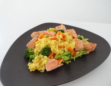 Gemüse-Paella mit Lachs Gemüse-Paella mit Lachs