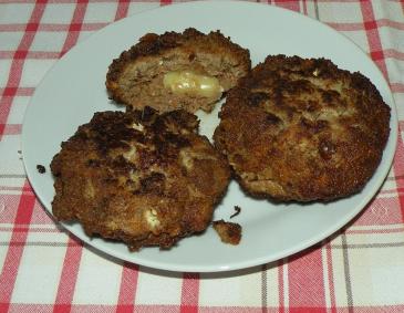 Fleischlaberl mit Käsefüllung Fleischlaberl mit Käsefüllung