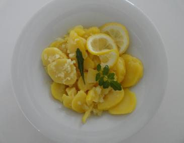 Erdapfelsalat mit Zitrone Erdapfelsalat mit Zitrone