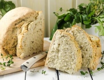Weizenbrot mit Wildkräutern aus dem Kombi-Dampfgarer Weizenbrot mit Wildkräutern aus dem Kombi-Dampfgarer