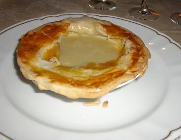 Spargelsuppe mit Blätterteighaube Spargelsuppe mit Blätterteighaube
