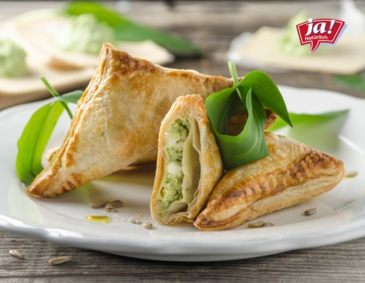 Blätterteigecken mit Bärlauch-Feta-Füllung Blätterteigecken mit Bärlauch-Feta-Füllung