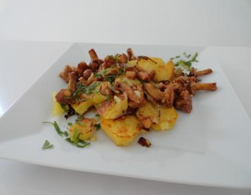 Bratkartoffeln mit Eierschwammerl Bratkartoffeln mit Eierschwammerl