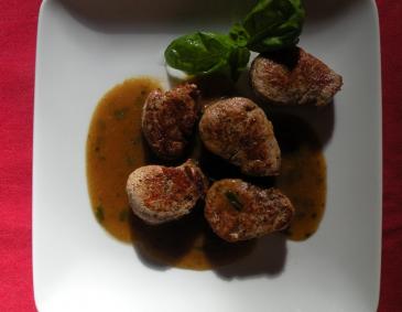 Gefüllte Schweinesteaks in Marsalasauce Gefüllte Schweinesteaks in Marsalasauce