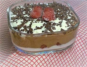 Eierlikör-Schokoladendessert mit Himbeeren Eierlikör-Schokoladendessert mit Himbeeren