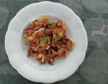 Geröstete Knödel mit Recherln (Eierschwammerl) Geröstete Knödel mit Recherln (Eierschwammerl)