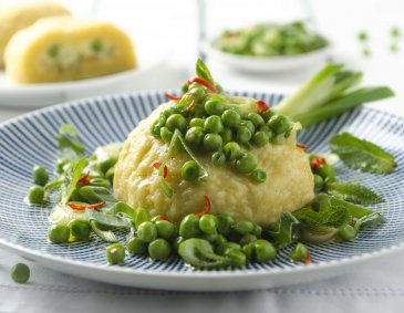 Erdäpfelknödel mit Erbsen-Ricotta-Füllung Erdäpfelknödel mit Erbsen-Ricotta-Füllung