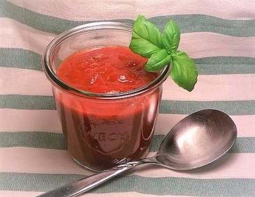 Tomatensuppe mit Basilikum Tomatensuppe mit Basilikum