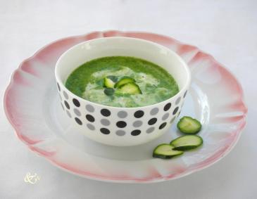 Sommerliche Zucchini-Suppe Sommerliche Zucchini-Suppe