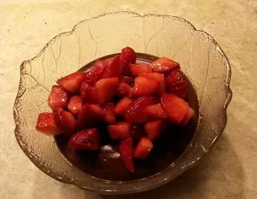 Schokopudding mit marinierten Erdbeeren Schokopudding mit marinierten Erdbeeren