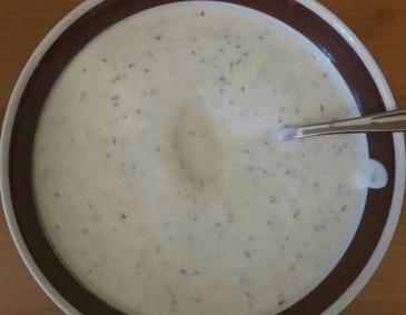 Joghurt-Schnittlauchsauce Joghurt-Schnittlauchsauce