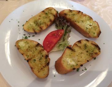 Knoblauchbrote mit Kräuter Knoblauchbrote mit Kräuter