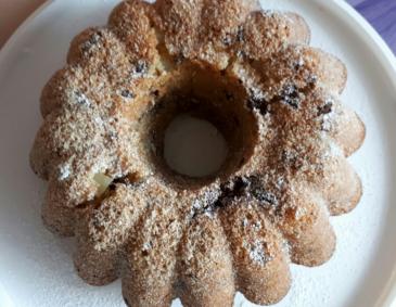 Schoko-Nussguglhupf mit Birnen Schoko-Nussguglhupf mit Birnen