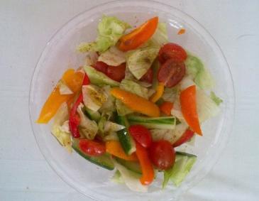 Bunter Salat mit Essig-Öl-Vinagrette Bunter Salat mit Essig-Öl-Vinagrette