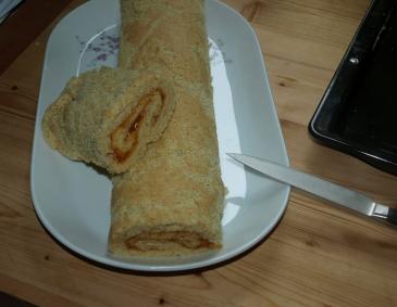 Biskuitroulade aus Vollkorndinkelmehl Biskuitroulade aus Vollkorndinkelmehl