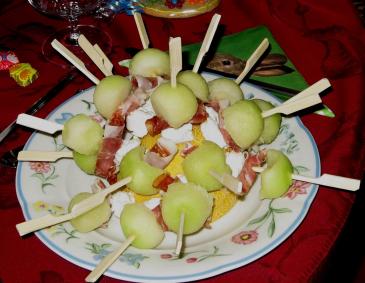 Melonen-Mozzarella-Prosciutto-Spießchen Melonen-Mozzarella-Prosciutto-Spießchen