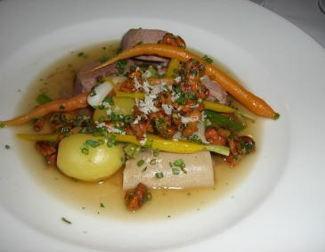 Wurzel-Kalbskopf mit Butterbröseln Wurzel-Kalbskopf mit Butterbröseln