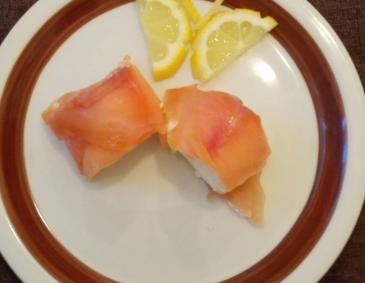 Obers-Kren-Mousse im Räucherlachsmantel Obers-Kren-Mousse im Räucherlachsmantel