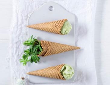 Waldmeister-Eis mit Pistazien Waldmeister-Eis mit Pistazien