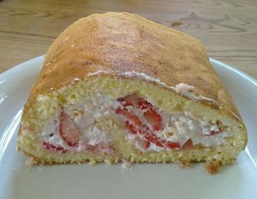 Erdbeerbiskuitrolle Erdbeerbiskuitrolle