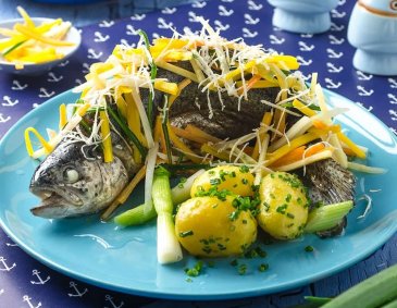 Forelle im Krensud mit Schnittlauchkartoffeln Forelle im Krensud mit Schnittlauchkartoffeln