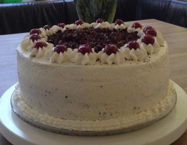 Feine Schwarzwälder Kirschtorte Feine Schwarzwälder Kirschtorte