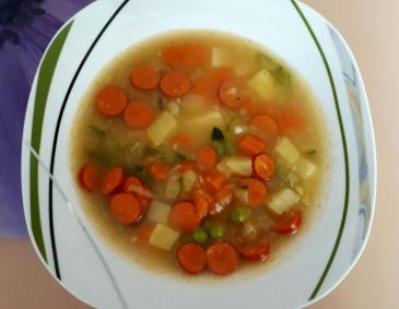 Gemüsesuppe mit Debreziner Gemüsesuppe mit Debreziner