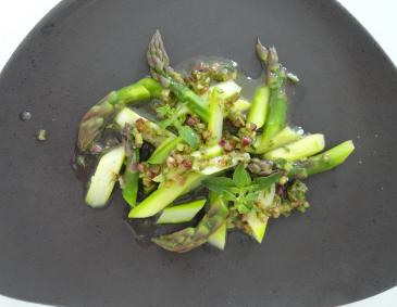 Spargelsalat mit Rhabarberdressing Spargelsalat mit Rhabarberdressing