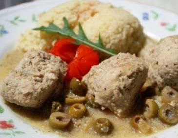 Hühnerbrust-Tajine mit eingelegter Salzzitrone und Oliven Hühnerbrust-Tajine mit eingelegter Salzzitrone und Oliven